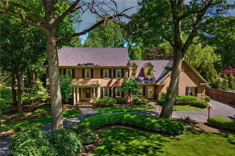 8585 Hunters Trl, Warren, OH 44484