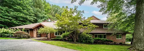 8262 Whitney Ln, Concord, OH 44077