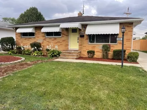 5833 E Glenn Dr, Maple Heights, OH 44137