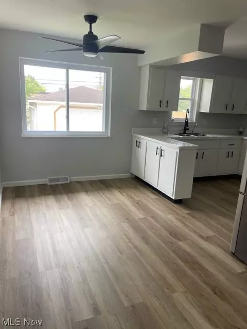 5833 E Glenn Dr, Maple Heights, OH 44137 photo 3