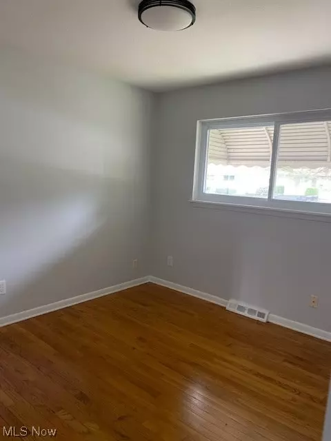 5833 E Glenn Dr, Maple Heights, OH 44137 photo 16
