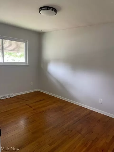 5833 E Glenn Dr, Maple Heights, OH 44137 photo 15