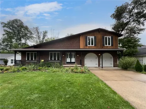 1100 Old Eagle Dr, Brunswick, OH 44212