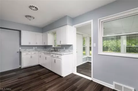 424 Babbitt Rd, Euclid, OH 44123 photo 9