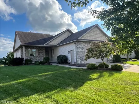 1156 Pine Bluff Dr NE, New Philadelphia, OH 44663