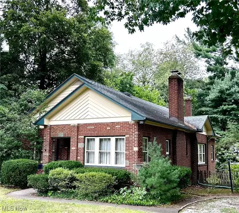 2920 Kent Rd, Silver Lake, OH 44224