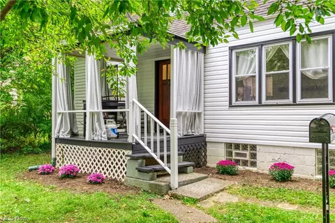 332 E Crain Ave, Kent, OH 44240 photo 3