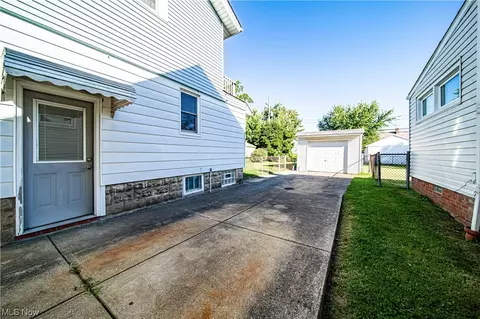 21701 Ivan Ave, Euclid, OH 44123 photo 32