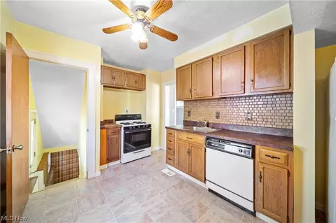 21701 Ivan Ave, Euclid, OH 44123 photo 5