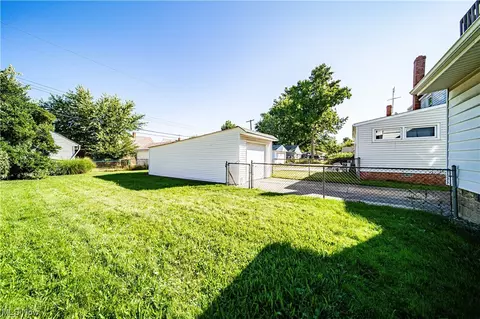 21701 Ivan Ave, Euclid, OH 44123 photo 2