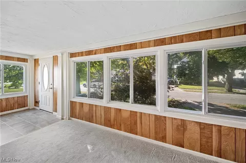 21701 Ivan Ave, Euclid, OH 44123 photo 3