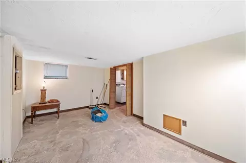 21701 Ivan Ave, Euclid, OH 44123 photo 22