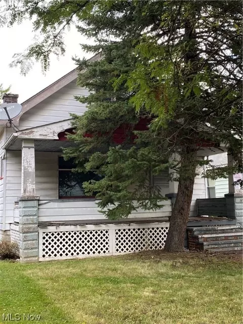 12805 Holborn Ave, Cleveland, OH 44105