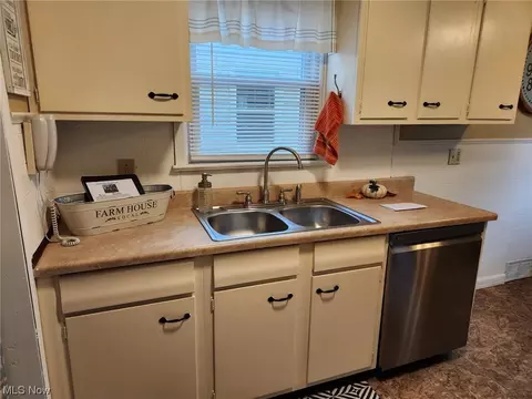 5814 Morningside Dr, Parma, OH 44129 photo 13