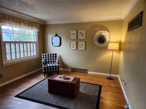 5814 Morningside Dr, Parma, OH 44129 photo 2