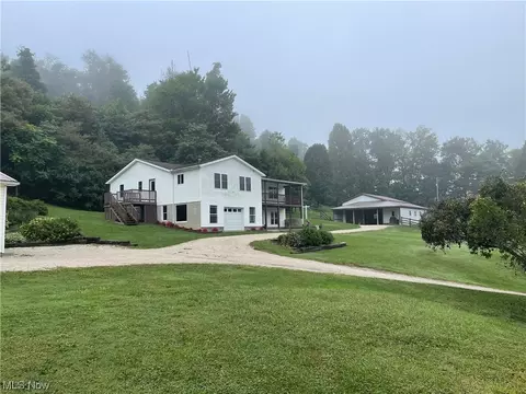 3900 Peace Rd SE, Carrollton, OH 44615