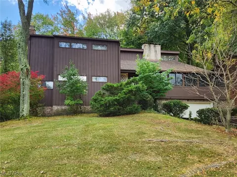 4020 Alla Dr, Seven Hills, OH 44131