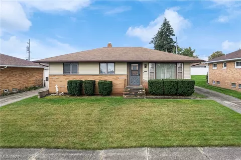 108 Englewood Dr, Seven Hills, OH 44131