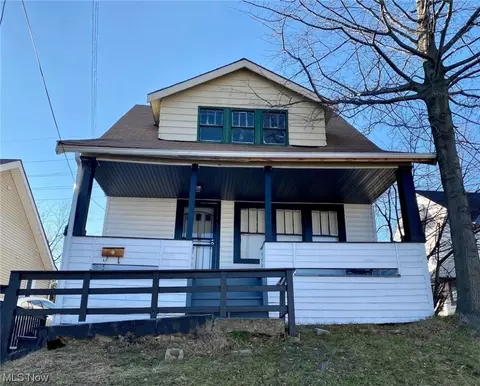 1446 Larchmont Rd, Cleveland, OH 44110