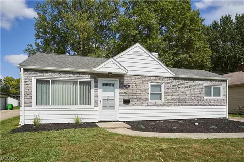 33 Ledgewood Dr, Bedford, OH 44146