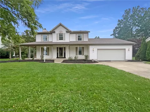252 Ravenshollow Dr, Cuyahoga Falls, OH 44223