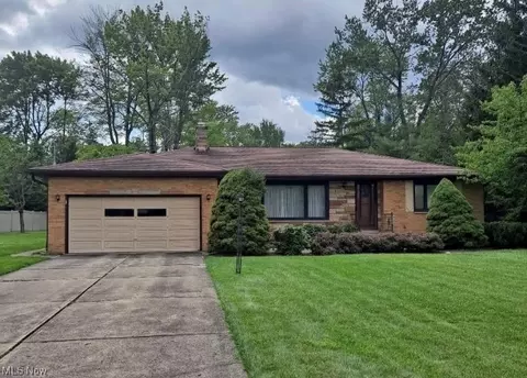 7686 N Linden Ln, Parma, OH 44130