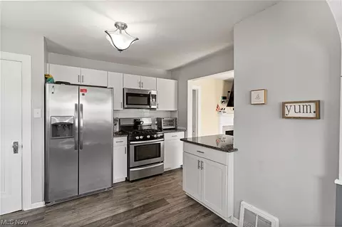 52 Aylesboro Ave, Youngstown, OH 44512 photo 8