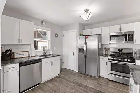 52 Aylesboro Ave, Youngstown, OH 44512 photo 9