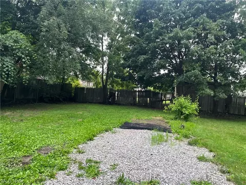 1099 Murray Ave, Akron, OH 44310 photo 4