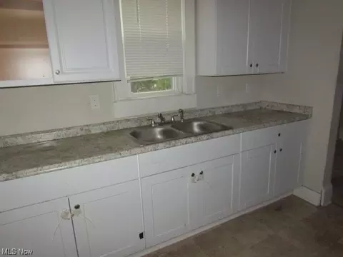 1099 Murray Ave, Akron, OH 44310 photo 8