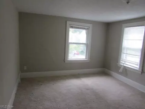 1099 Murray Ave, Akron, OH 44310 photo 9