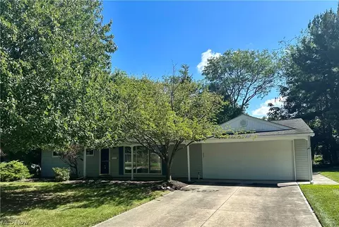 2743 Devon Hill Rd, Rocky River, OH 44116