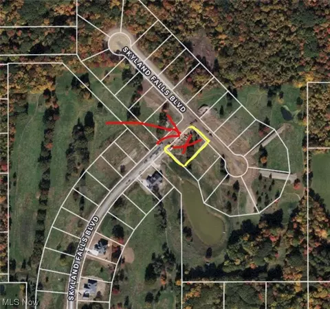 1015 Skyland Falls Blvd, Hinckley, OH 44233