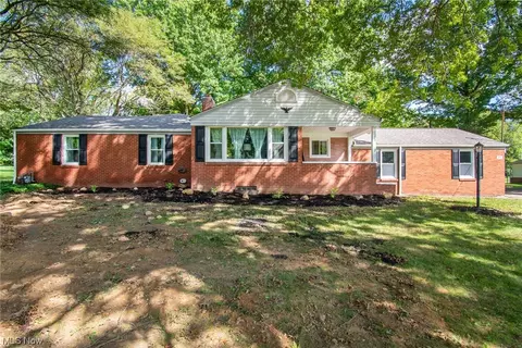49 Philrose Ln, Poland, OH 44514