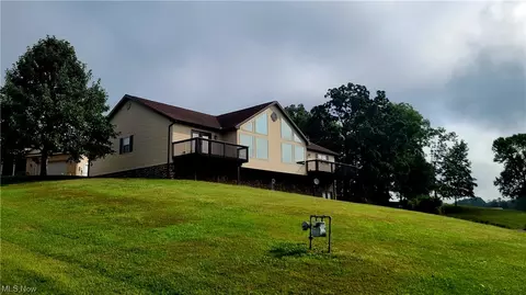 144 Warren Heights Dr, Marietta, OH 45750