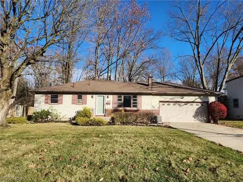 3818 Daytona Dr, Austintown, OH 44515