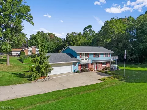 724 Lake Erie St, Conneaut, OH 44030