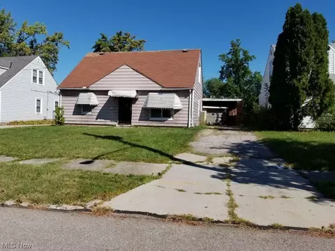 17401 Ridgeton Dr, Cleveland, OH 44128