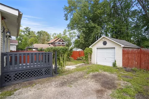 719 W 58th St, Ashtabula, OH 44004 photo 5