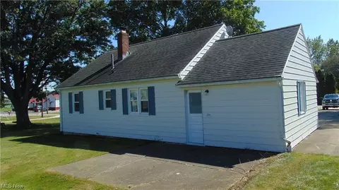 109 Myers St, Creston, OH 44217 photo 6