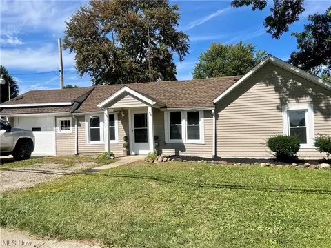 443 E Main St, Lagrange, OH 44050 photo 2