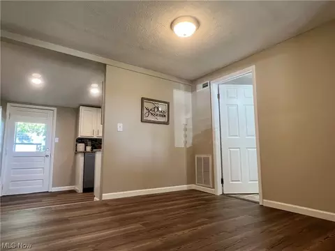 443 E Main St, Lagrange, OH 44050 photo 10
