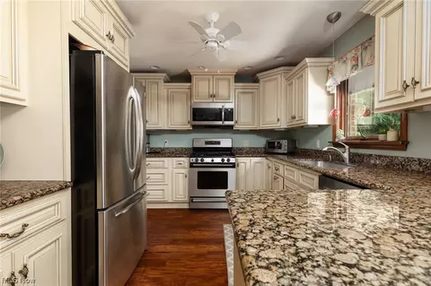 2360 River Rd, Willoughby Hills, OH 44094 photo 9