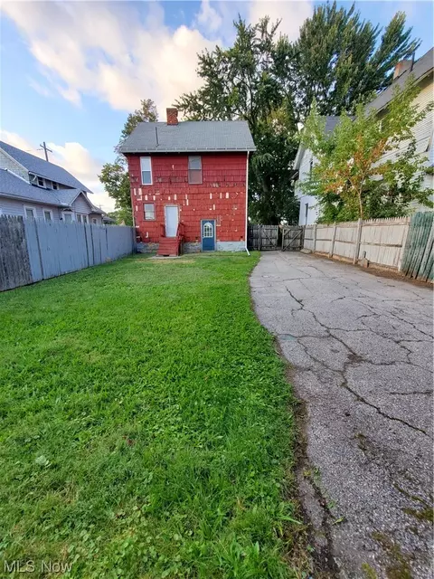 610 W 46th St, Ashtabula, OH 44004 photo 4