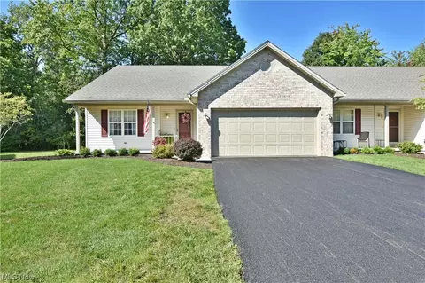 974 Villa Pl, Girard, OH 44420