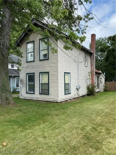 1309 W Prospect Rd, Ashtabula, OH 44004 photo 1