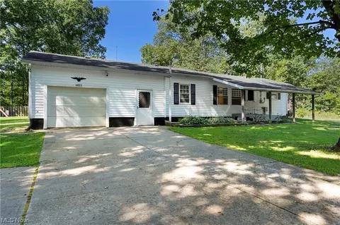 4853 Lakeview Rd, West Farmington, OH 44491