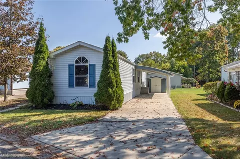 9 Carrie Ln, Olmsted Twp, OH 44138
