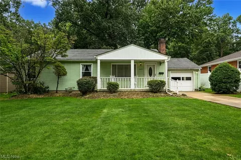 849 Bears Den Rd, Youngstown, OH 44511