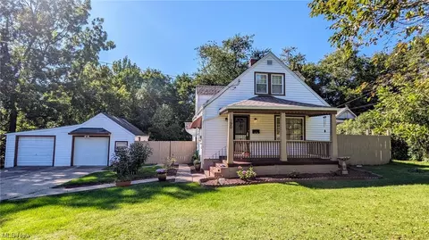 190 Woodbine Ave, Struthers, OH 44471
